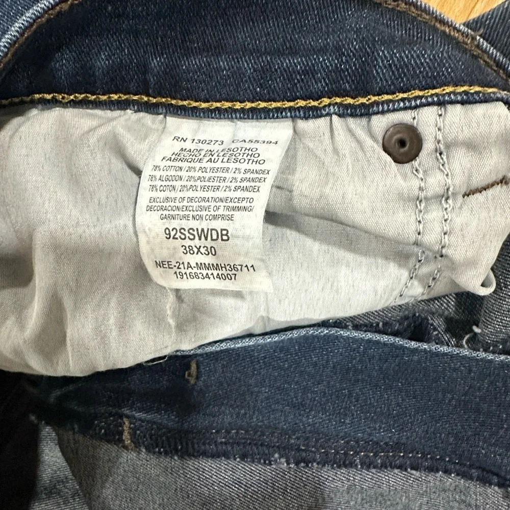 Wrangler Men's Deep Blue Relaxed Jeans
